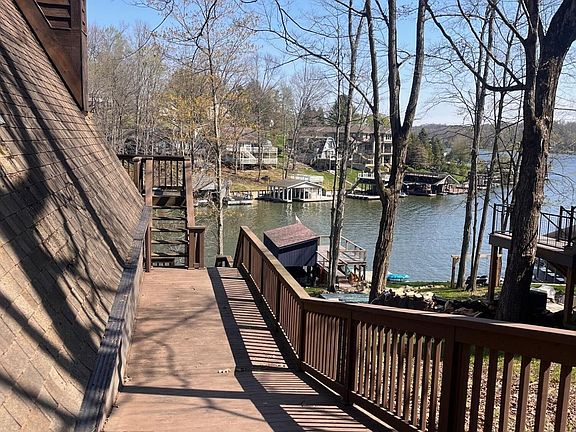 3rd image of 503 Greenacre Cir