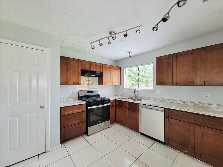 1454 Plumwood Dr — Photo 12