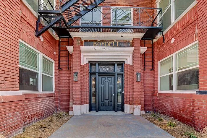 Building Photo - 1123 N Main St #12