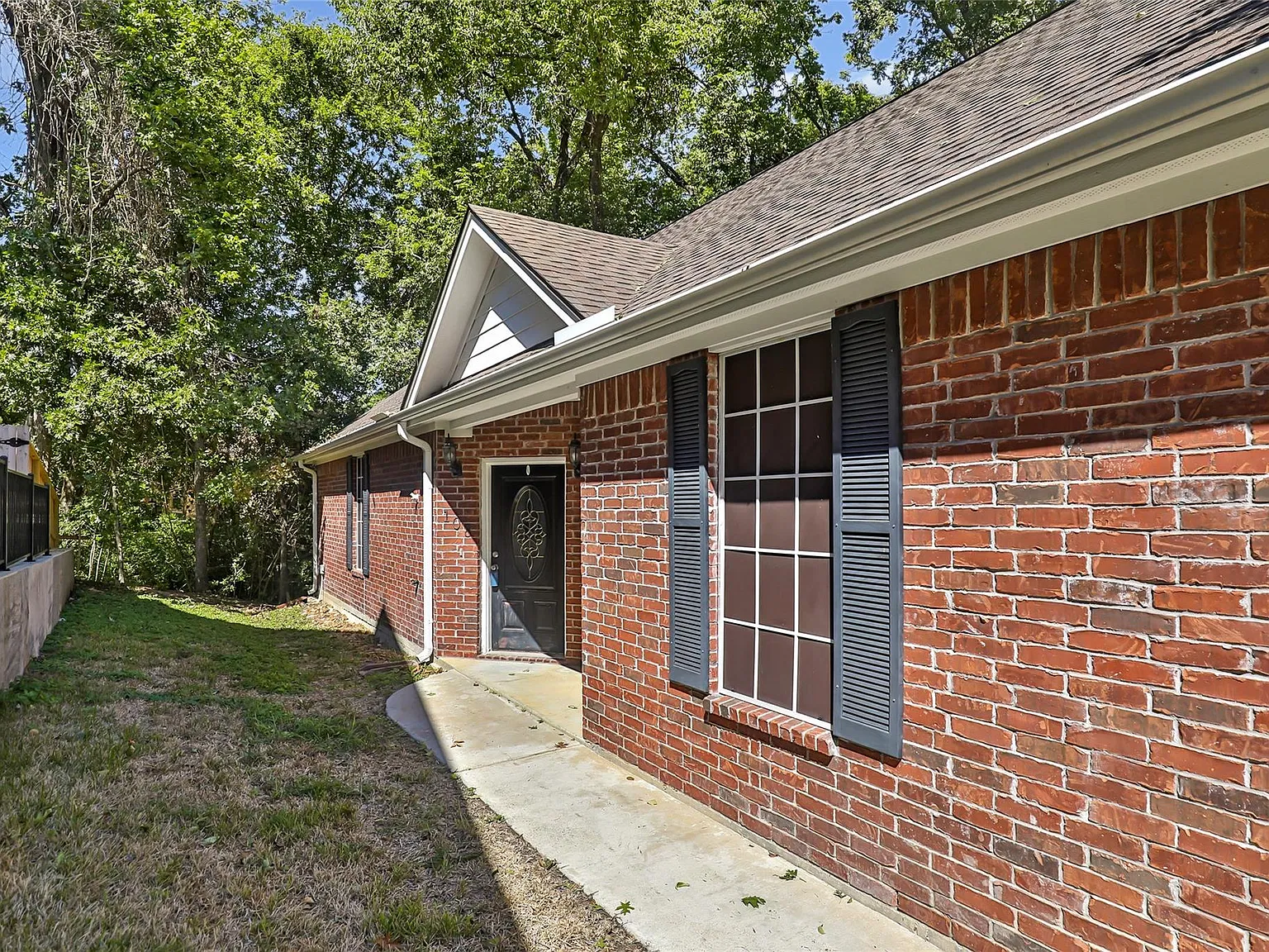 3 bed, 2.0 bath, 1598 sqft, $1,775 — Photo 2