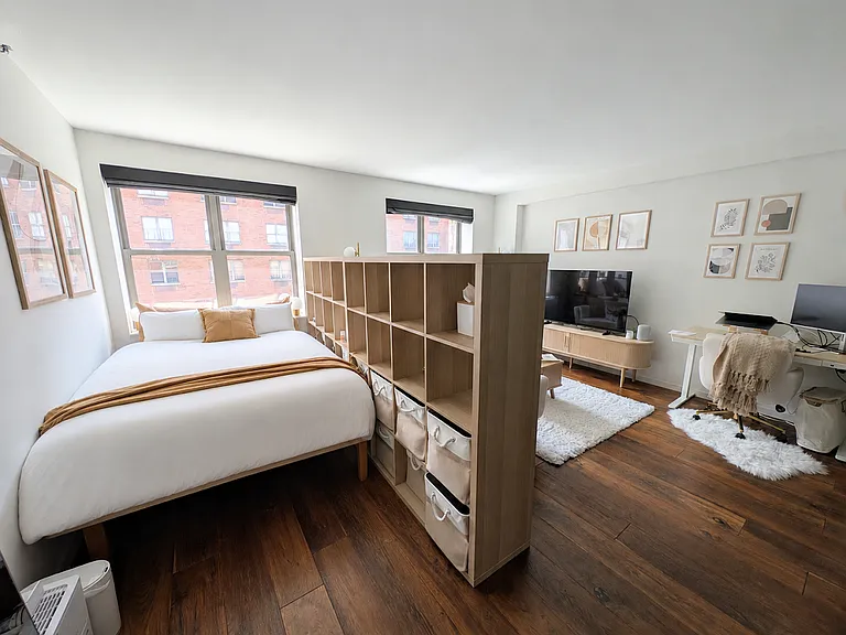 516 W 47th St #N4D — Photo 2
