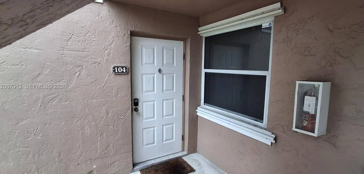 Club Quarters At Raintree — Photo 2