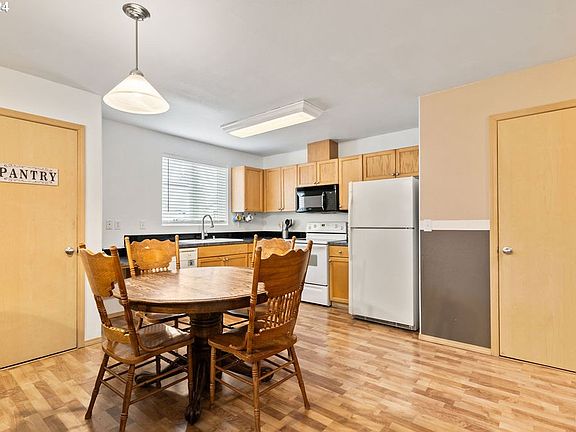 5th image of 9712 NE 26th Pl
