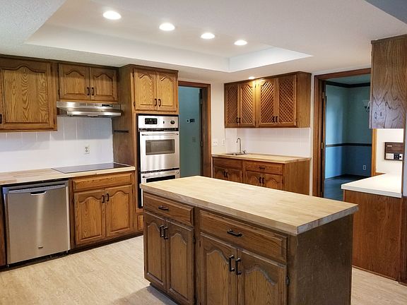 4th image of 8817 S 71st Ave E