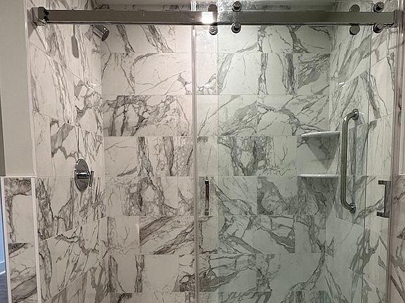 5th image of 471 Washington St #107
