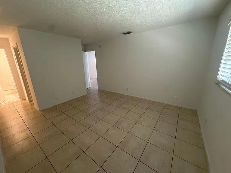 7827 NW 39th Ct — Photo 11