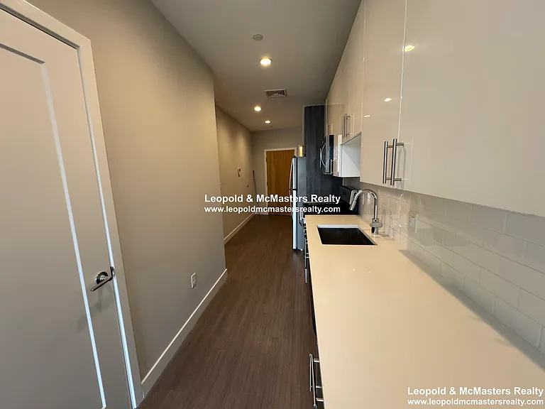 Hillside Residence — Photo 11