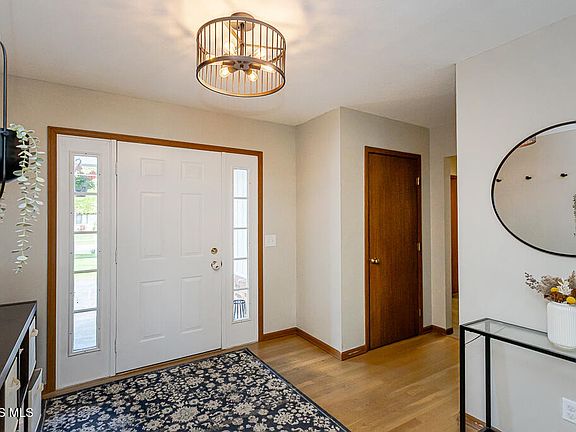 2nd image of 556 Thackeray Rd