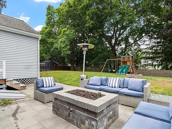 4th image of 61 Goldsmith St