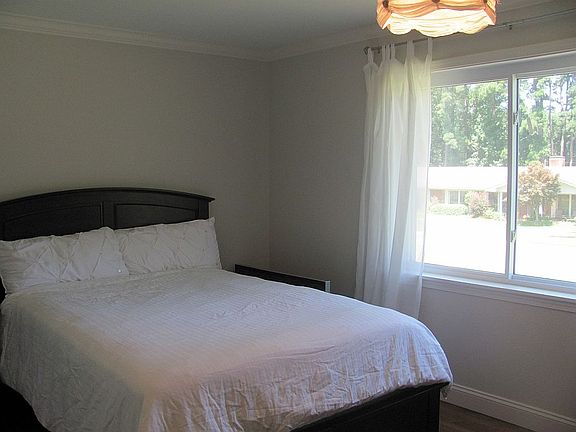 4th image of 1821 Woodward St