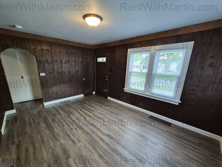 1212 Forest Ave — Photo 3