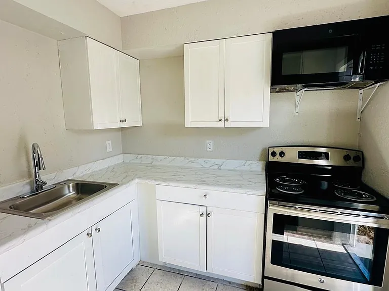 390 W Haines Blvd #3 — Photo 3