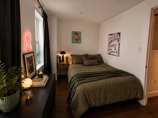 Bedroom, photo 1