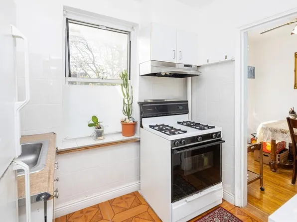 141-24 78th Road image 3 of 12