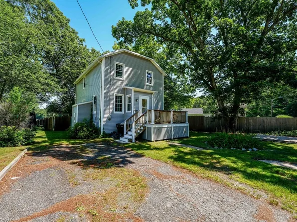 16 Alden Ave, Dartmouth, MA 02747