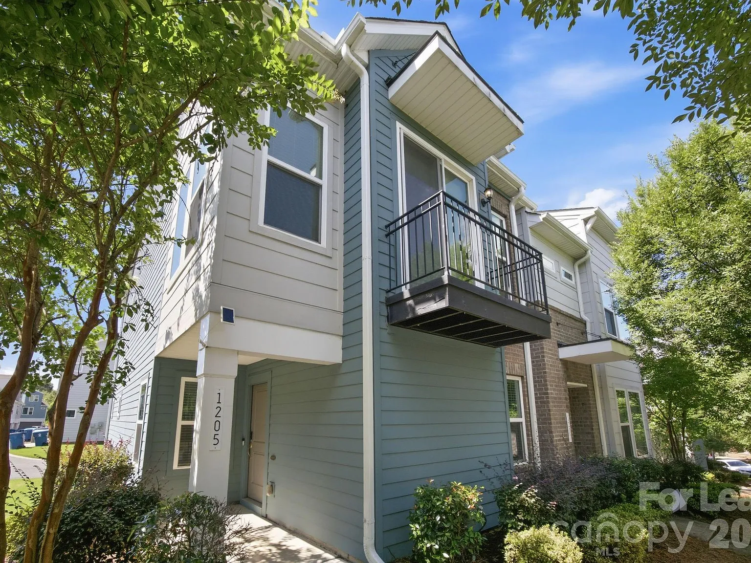 3 bed, 2.5 bath, 1459 sqft, $2,400 — Photo 4
