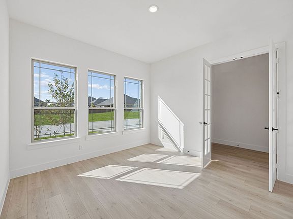 4th image of 1014 Mill Ridge Dr