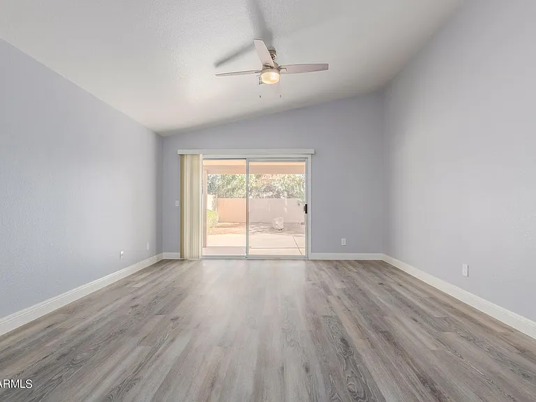 109 W Helena Dr — Photo 18