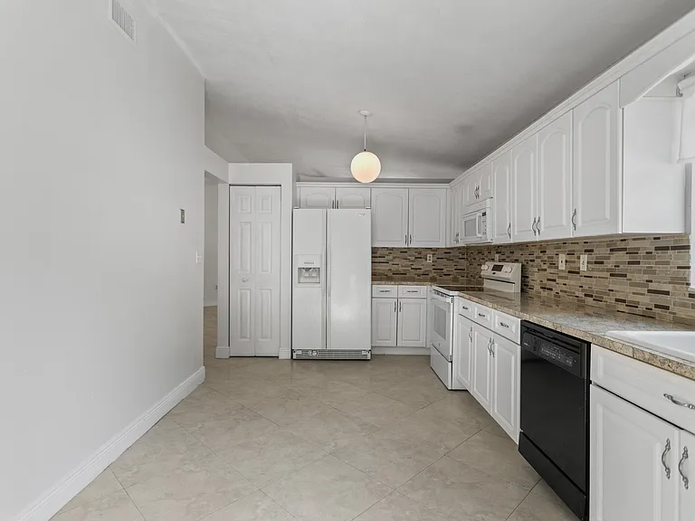 13945 Langley Pl — Photo 14
