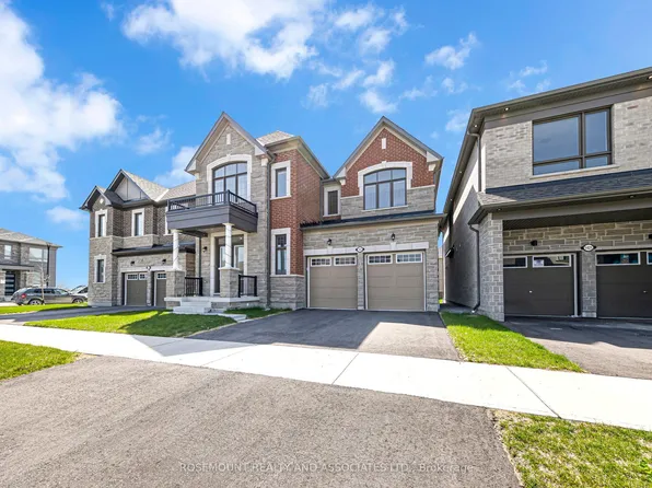 1423 Swallowtail Ln, Pickering, ON L1X 0N8
