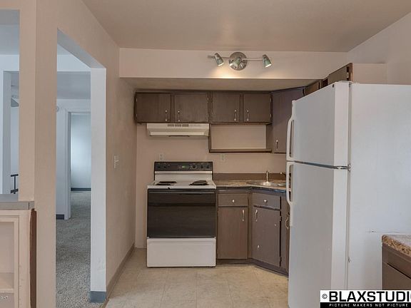 4th image of 915 16th Ave