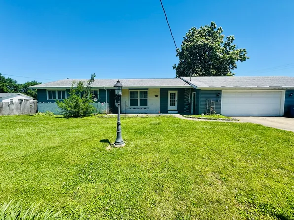 1110 N 8th St, Benton, IL 62812
