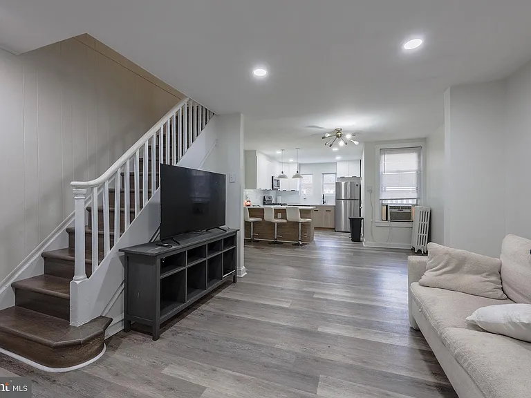 7710 Temple Rd — Photo 2