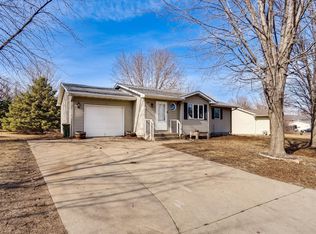 140 Fairlawn Ave E, Winsted, MN 55395