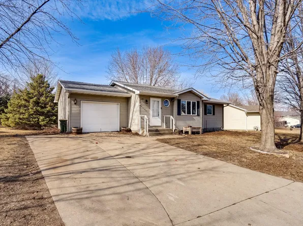 140 Fairlawn Ave E, Winsted, MN 55395