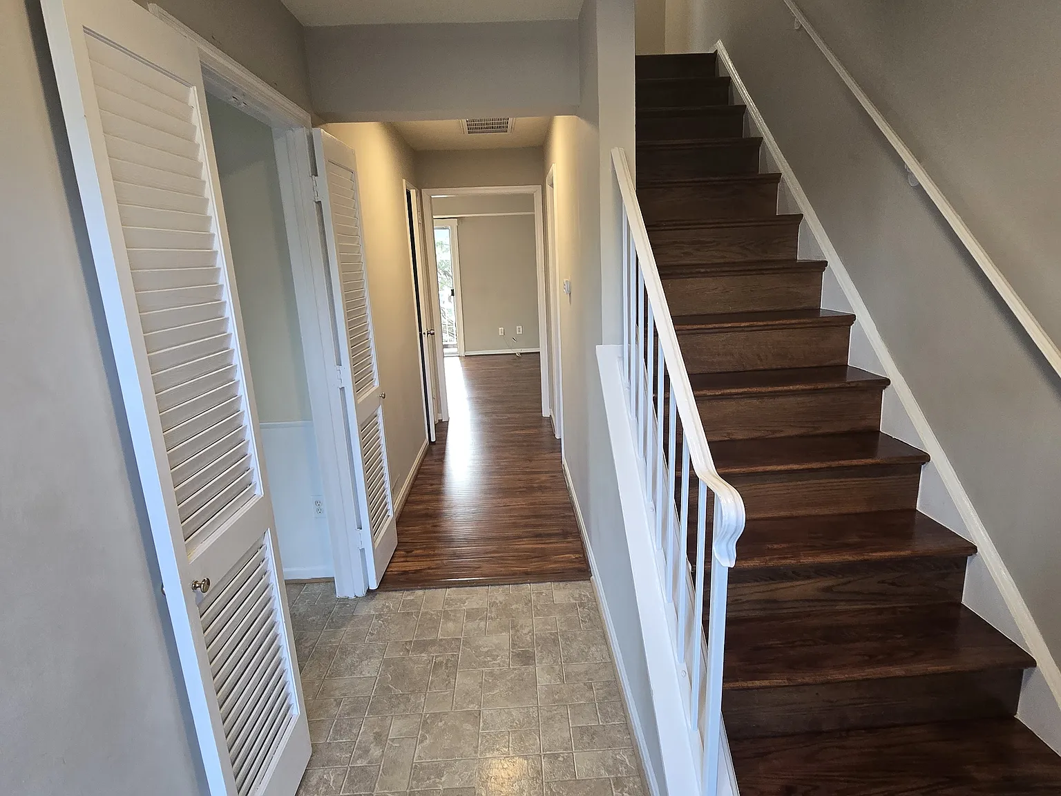 3 bed, 1.5 bath, 1302 sqft, $2,450 — Photo 2