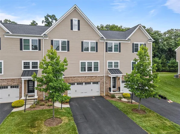3107 Raintree Dr, Gibsonia, PA 15044