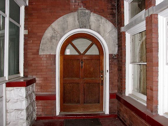 2nd image of 213 E Pembroke St