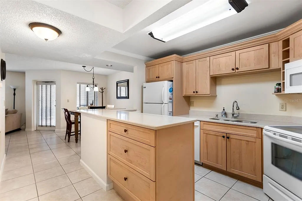 1 bed, 1.0 bath, 665 sqft, $3,000 — Photo 3