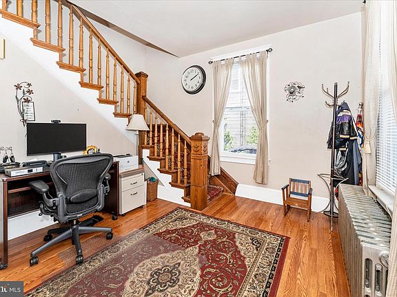 4th image of 17418 Lexington Ave