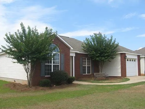 400 Dorothy Ct photo 1