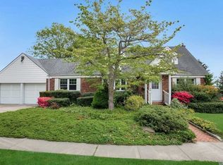 27 Kenneth St, Plainview, NY 11803