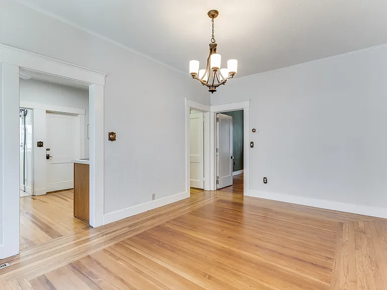 122 S Belmont Ave — Photo 8