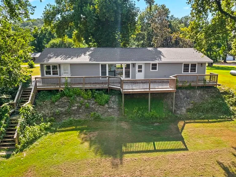 282 Riverview Dr — Photo 2