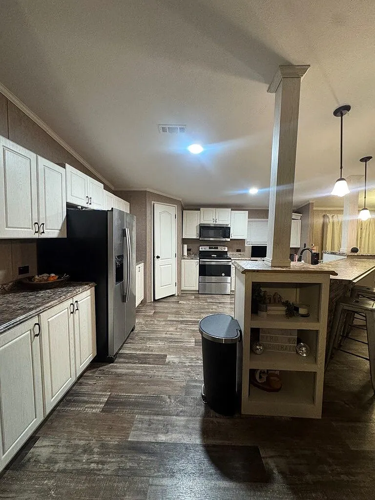 4 bed, 2.5 bath, 2356 sqft, $2,800 — Photo 4