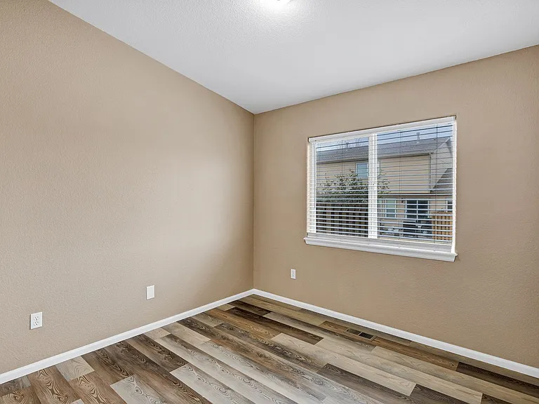5686 Sunshade Point — Photo 38