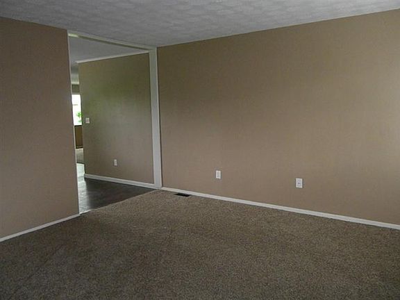 4th image of 1056 Nutmeg Sq S