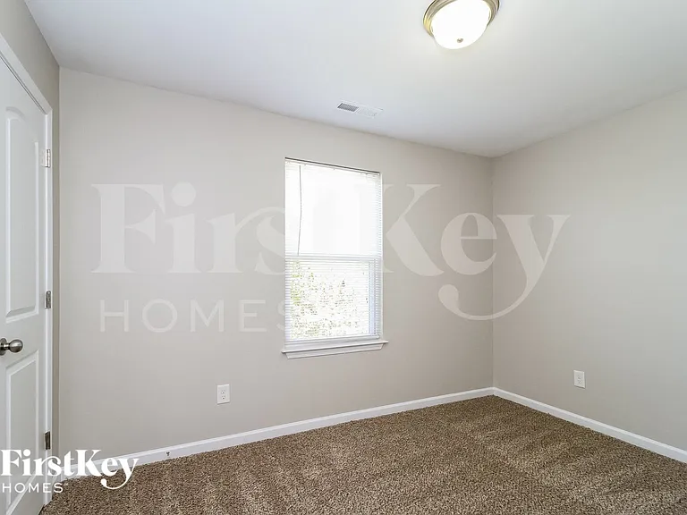 545 Lakewood Glen Ct — Photo 11