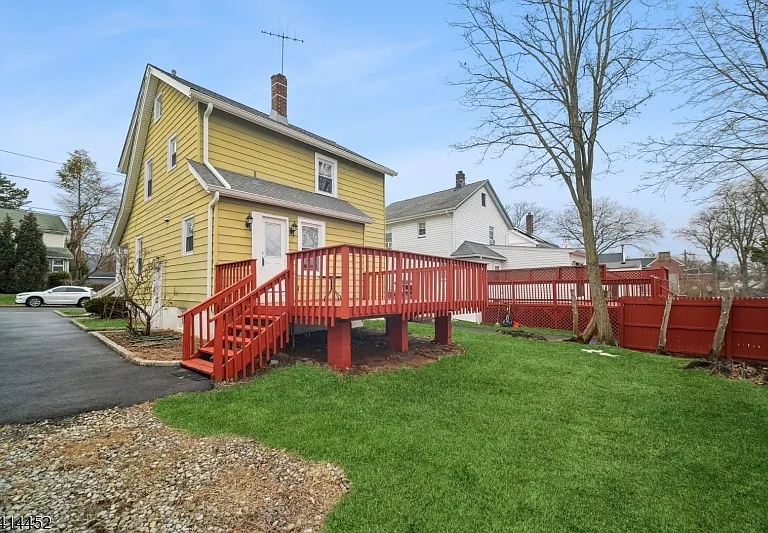 10 Hurley Ave — Photo 24