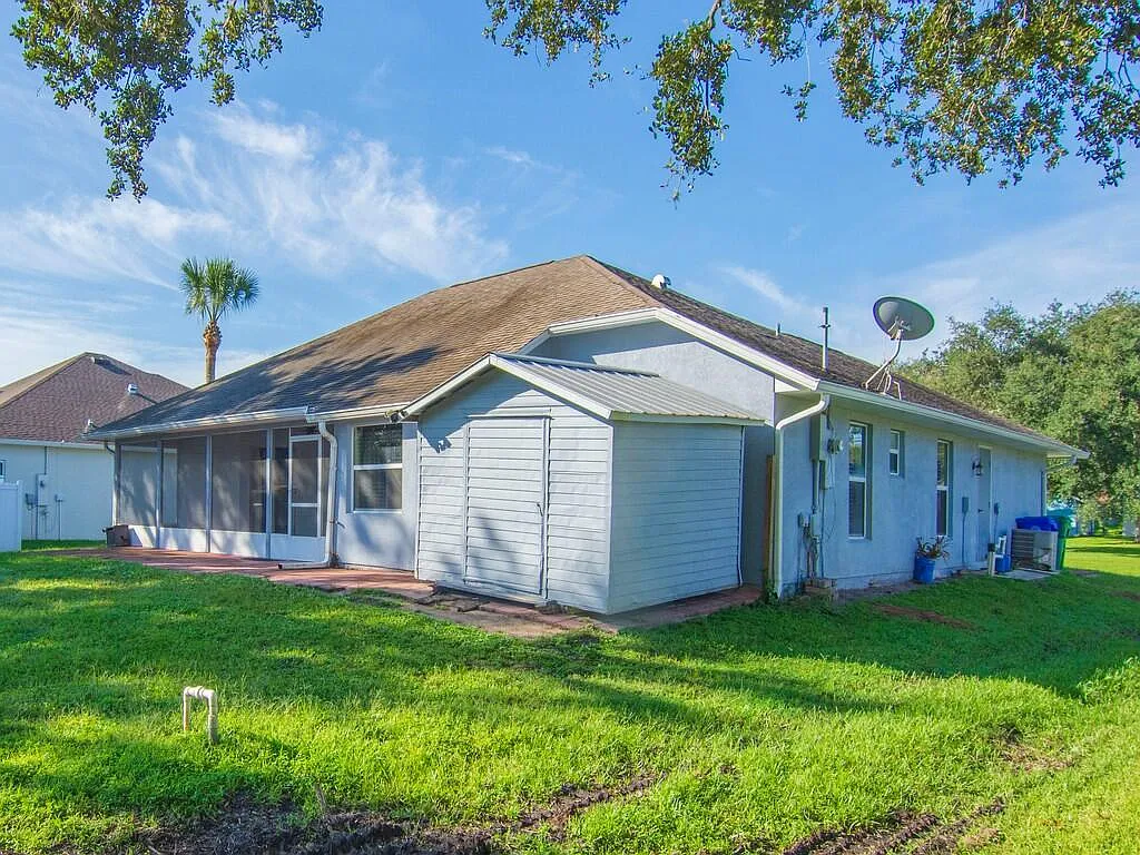 3 bed, 2.0 bath, 1653 sqft, $2,200 — Photo 3