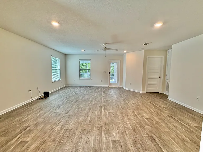 93 American Ct — Photo 10