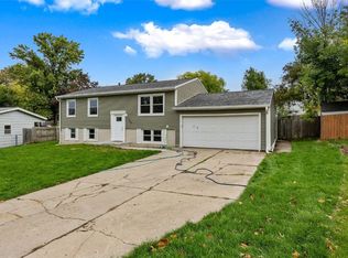 332 Crandall Dr NE, Cedar Rapids, IA 52402