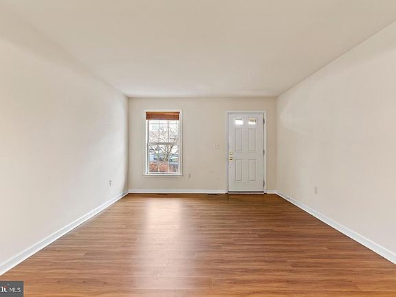 5th image of 178 Mapleton Dr