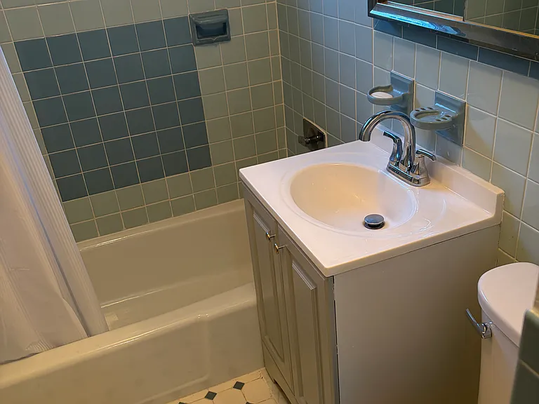 22 Verona Pl — Photo 5