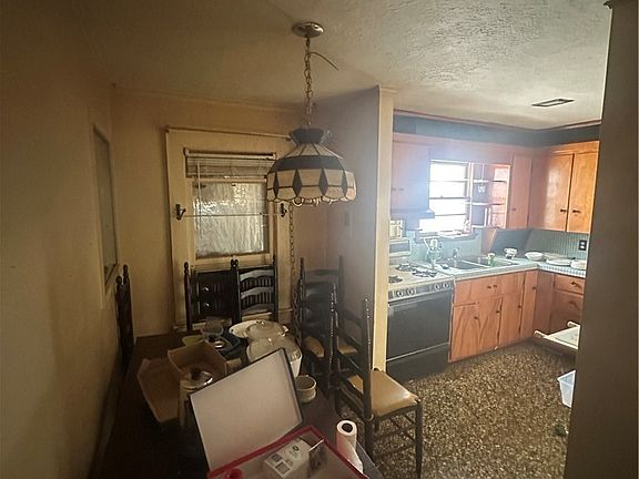 2nd image of 41 Glenwood Ln