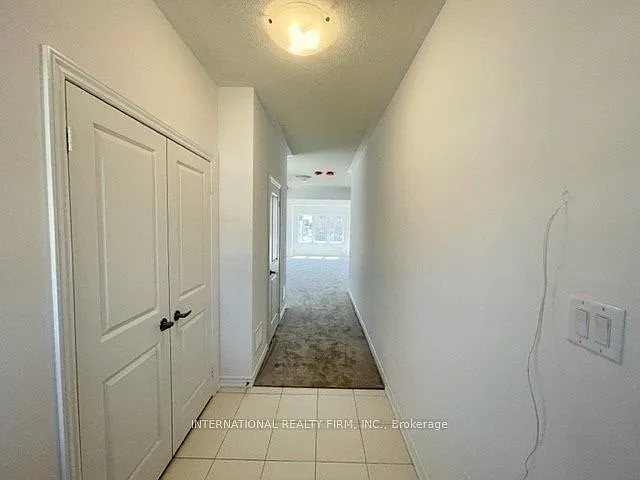 240 Ridley Cres — Photo 4